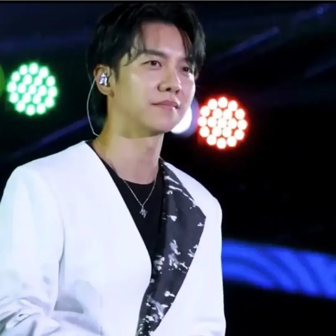 Foto kegiatan terbaru dari Lee Seunggi
