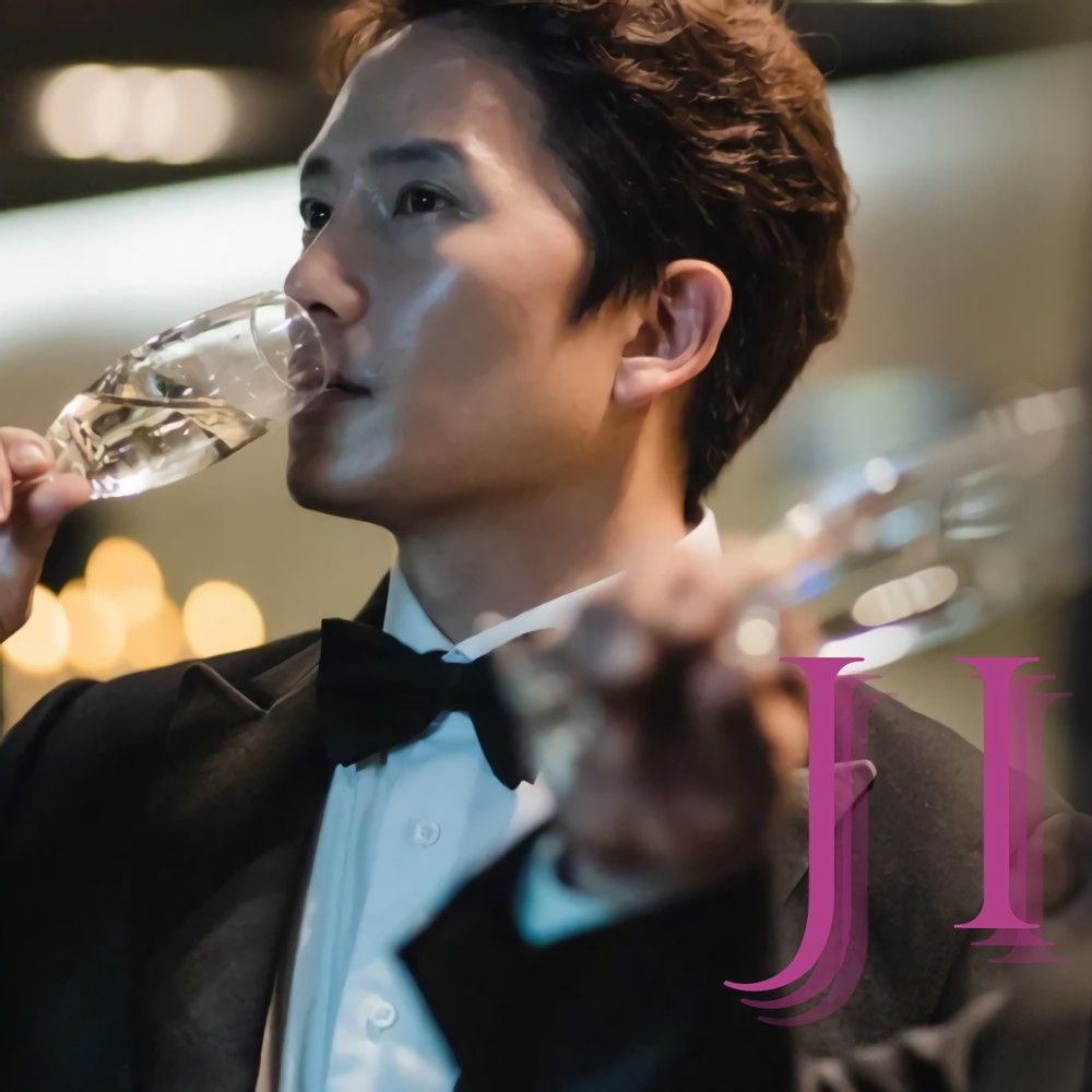 Behind-the-scenes cut of Ji Sung