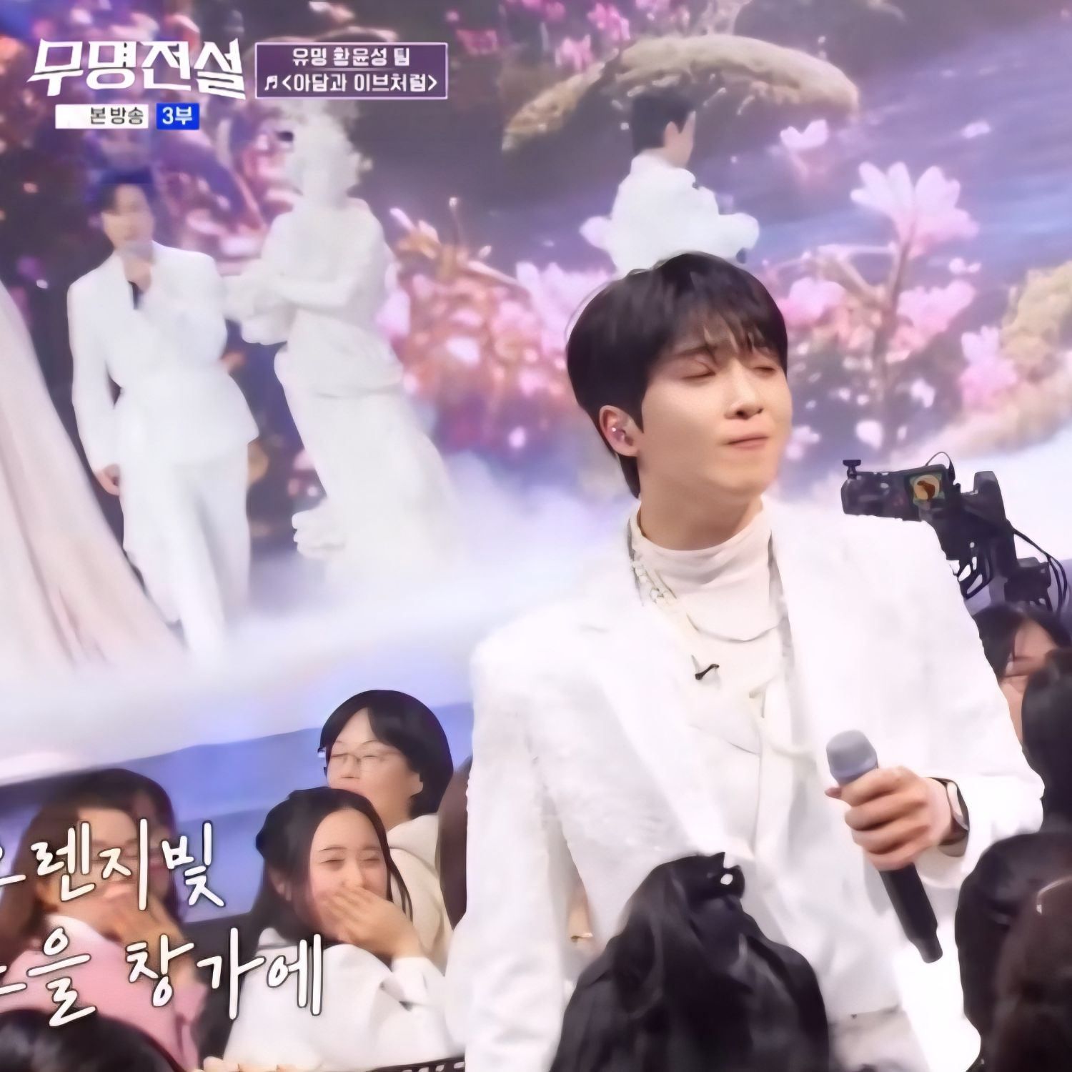 A moment captured by a fan of Hwang Yunsung