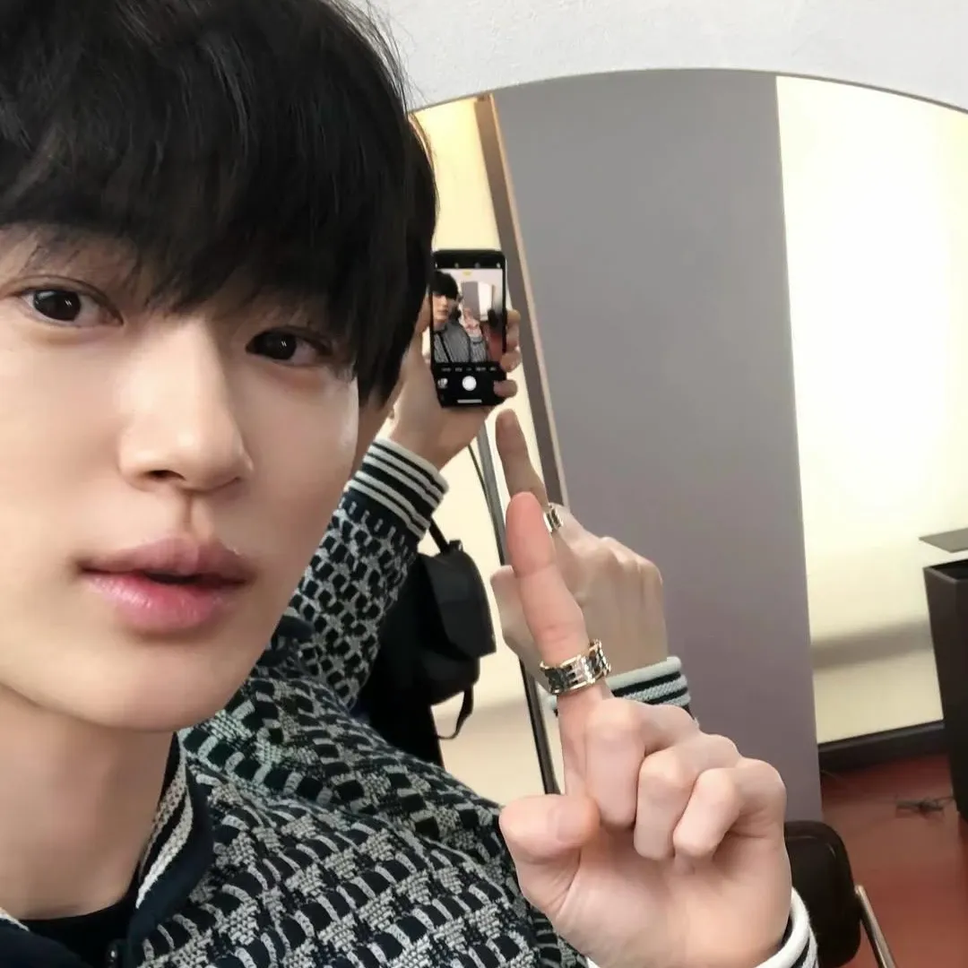 Recent activity shot of Byeon Wooseok