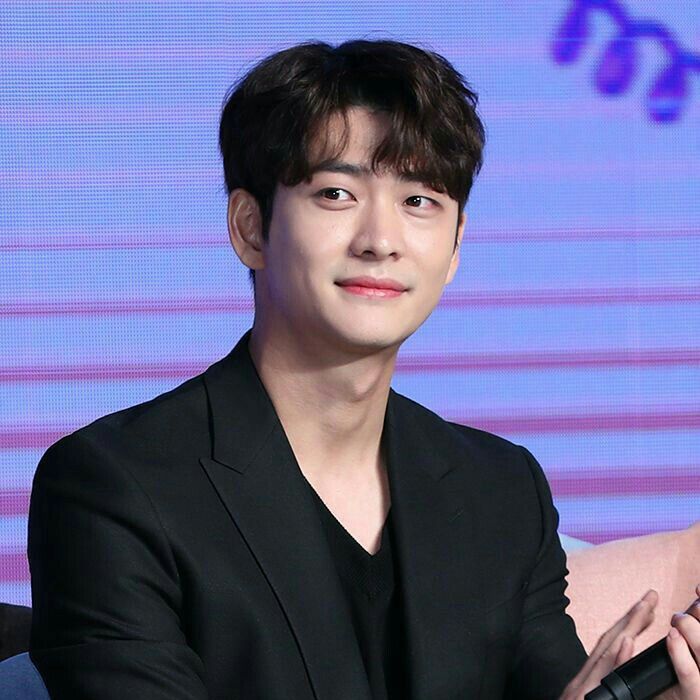 カン・テオの最近の活動ショット