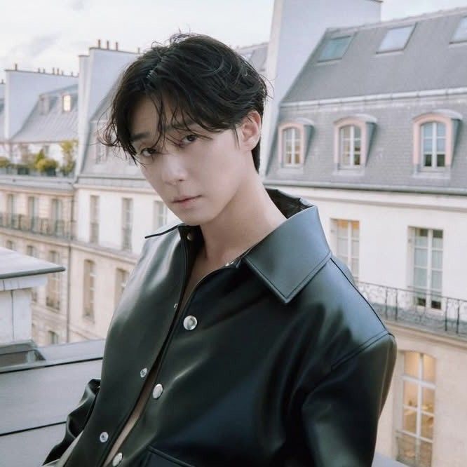 Recent activity shot of Park Seojoon