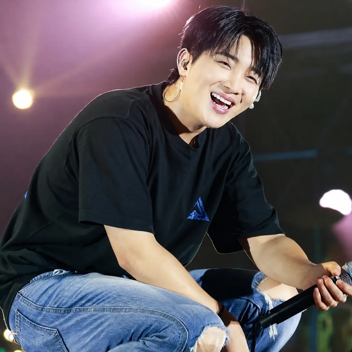 A moment captured by a fan of Hwang Yunsung