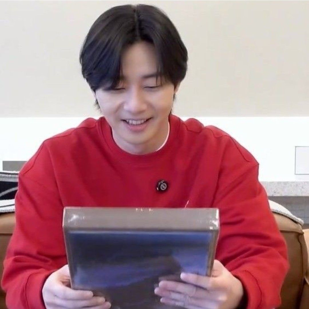 A moment captured by a fan of Park Seojoon