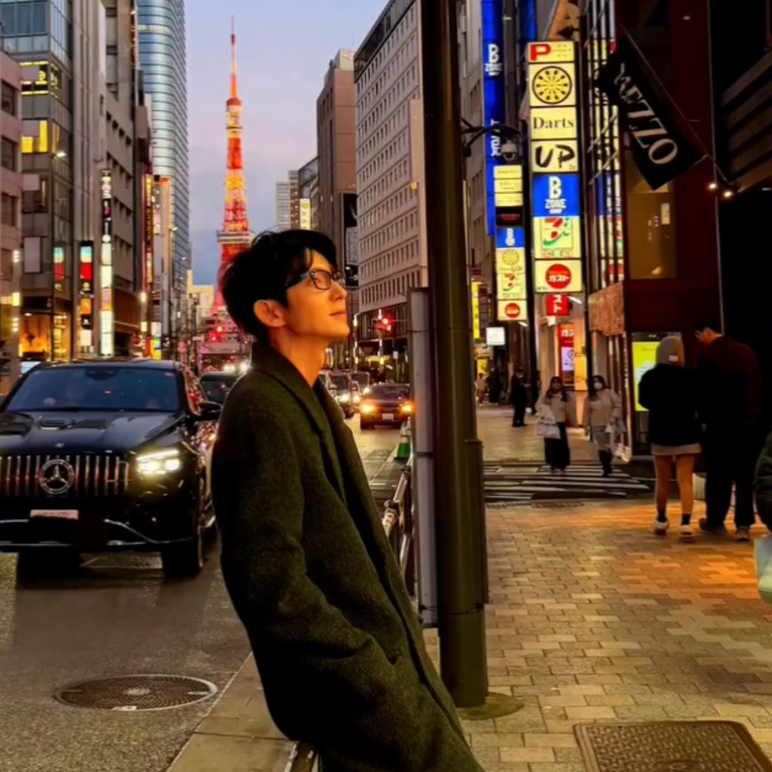 Behind-the-scenes cut of Lee Joongi