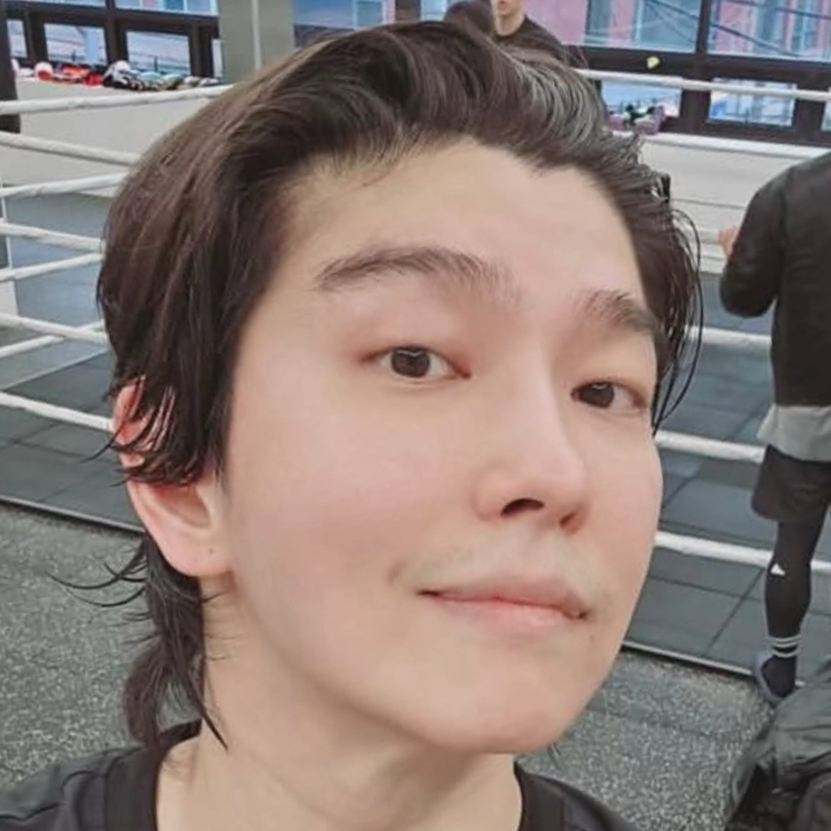 A moment captured by a fan of Yoon Kyunsang