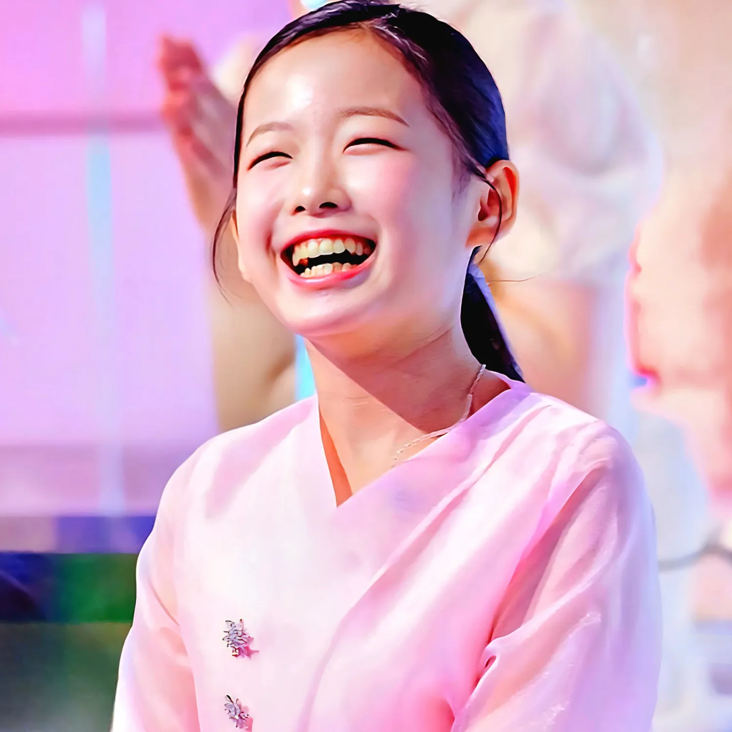 Behind-the-scenes cut of Lee Sooyeon