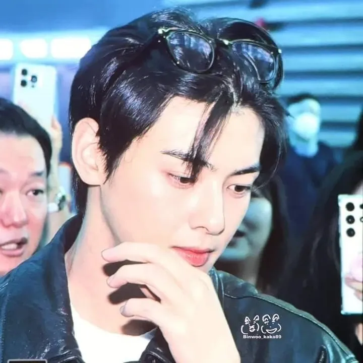Recent activity shot of Cha Eunwoo