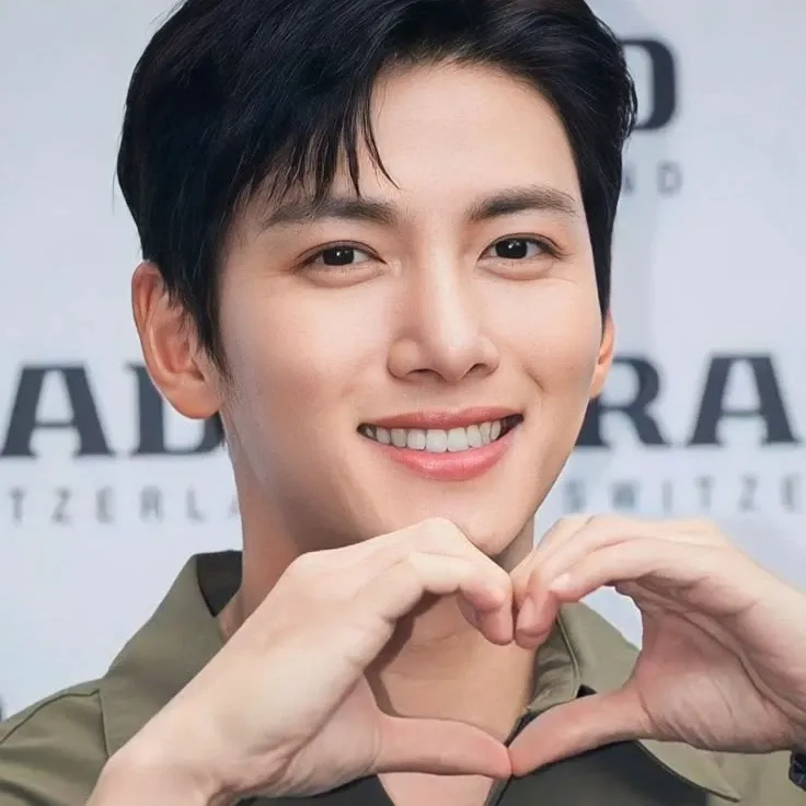 粉丝拍下的池昌旭瞬间