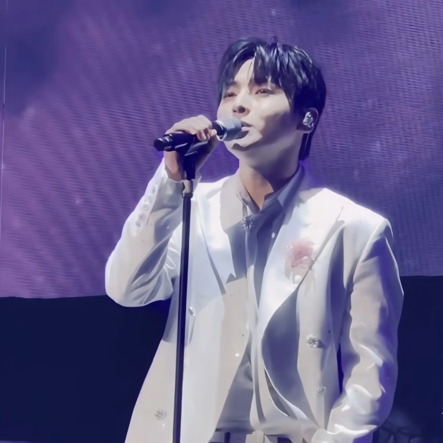 A moment captured by a fan of Seong Ri