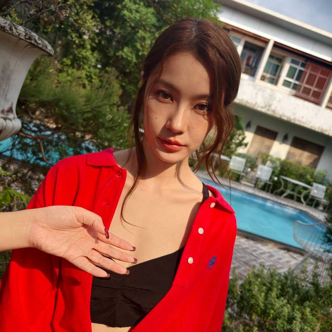 A moment captured by a fan of Namtan Tipnaree Weerawatnodom