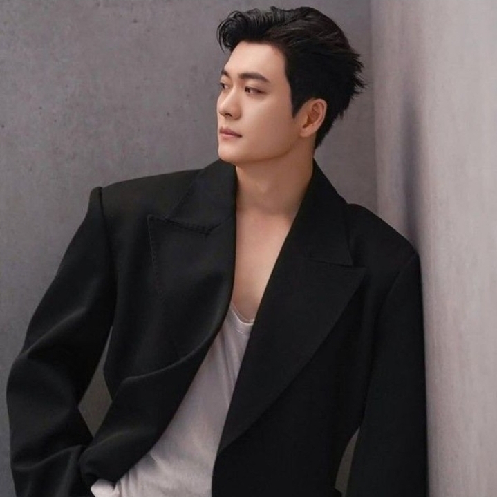 Behind-the-scenes cut of Kang Taeoh