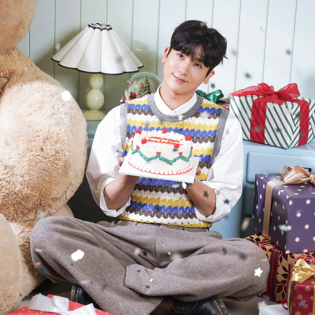 Latest photo of Park Hyungsik