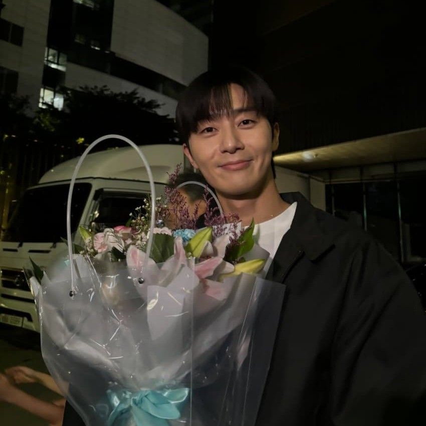 Behind-the-scenes cut of Park Seojoon