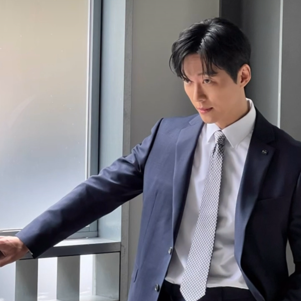 Behind-the-scenes cut of Namkoong Min