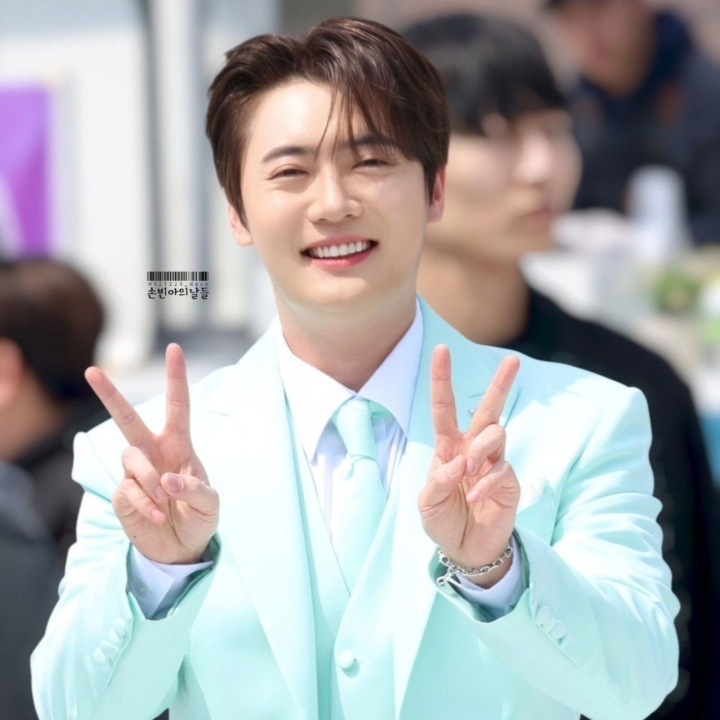 Behind-the-scenes cut of Son Binah