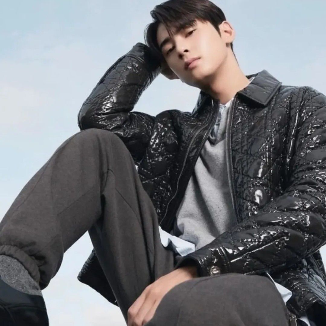 Recent activity shot of Cha Eunwoo