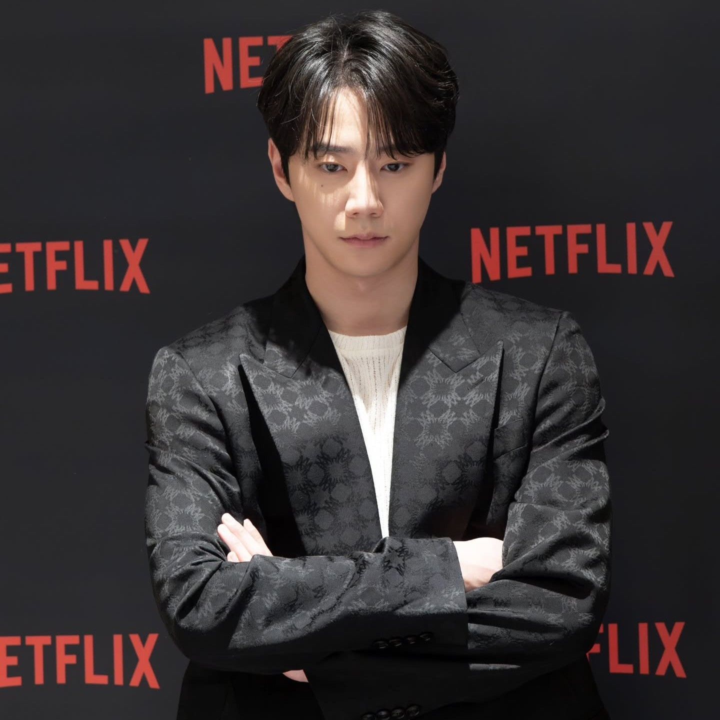 Behind-the-scenes cut of Lee Junyoung