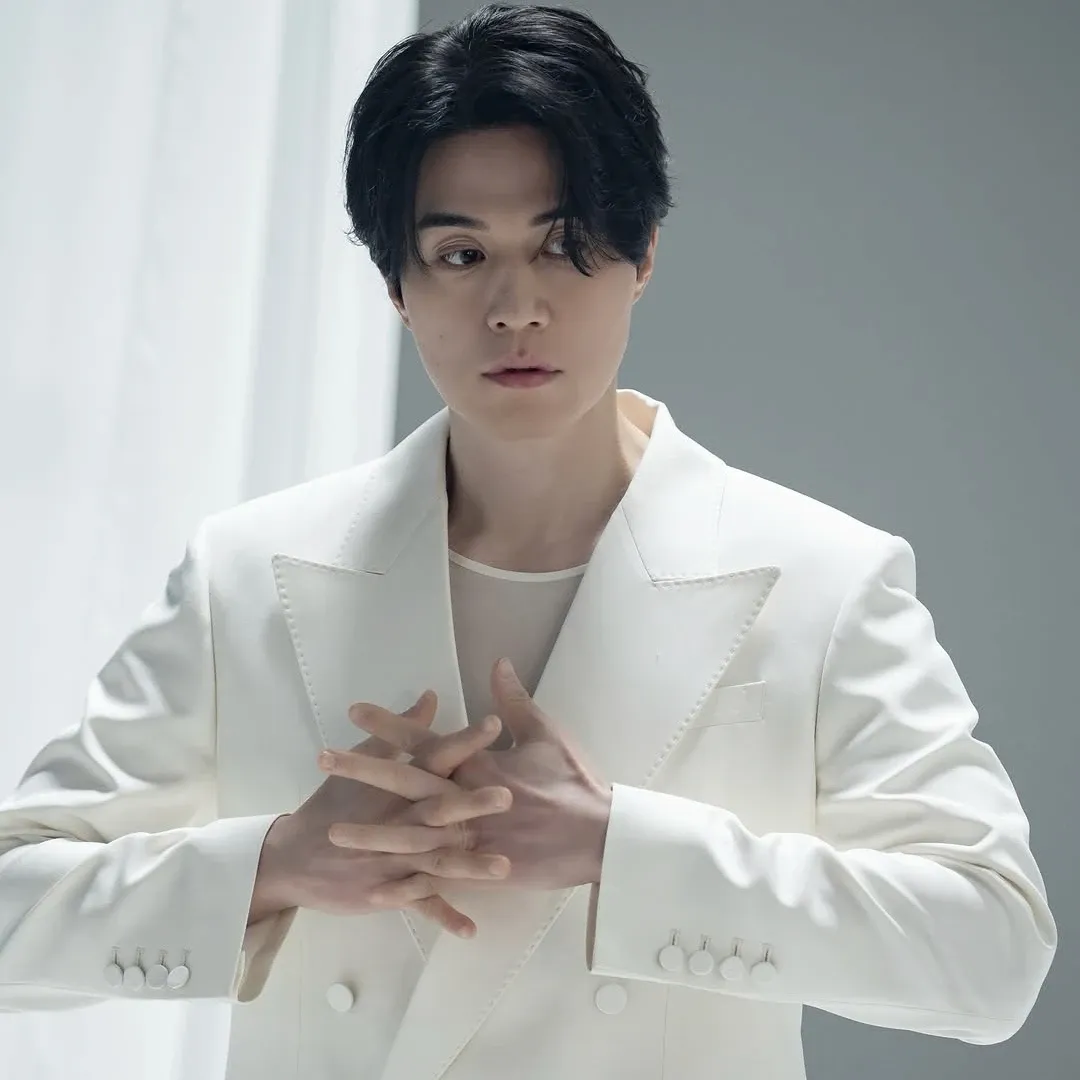 Behind-the-scenes cut of Lee Dongwook