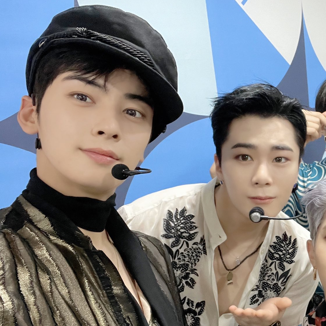 A moment captured by a fan of Cha Eunwoo