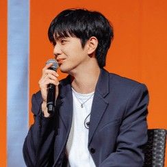 A moment captured by a fan of Yoo Seungho