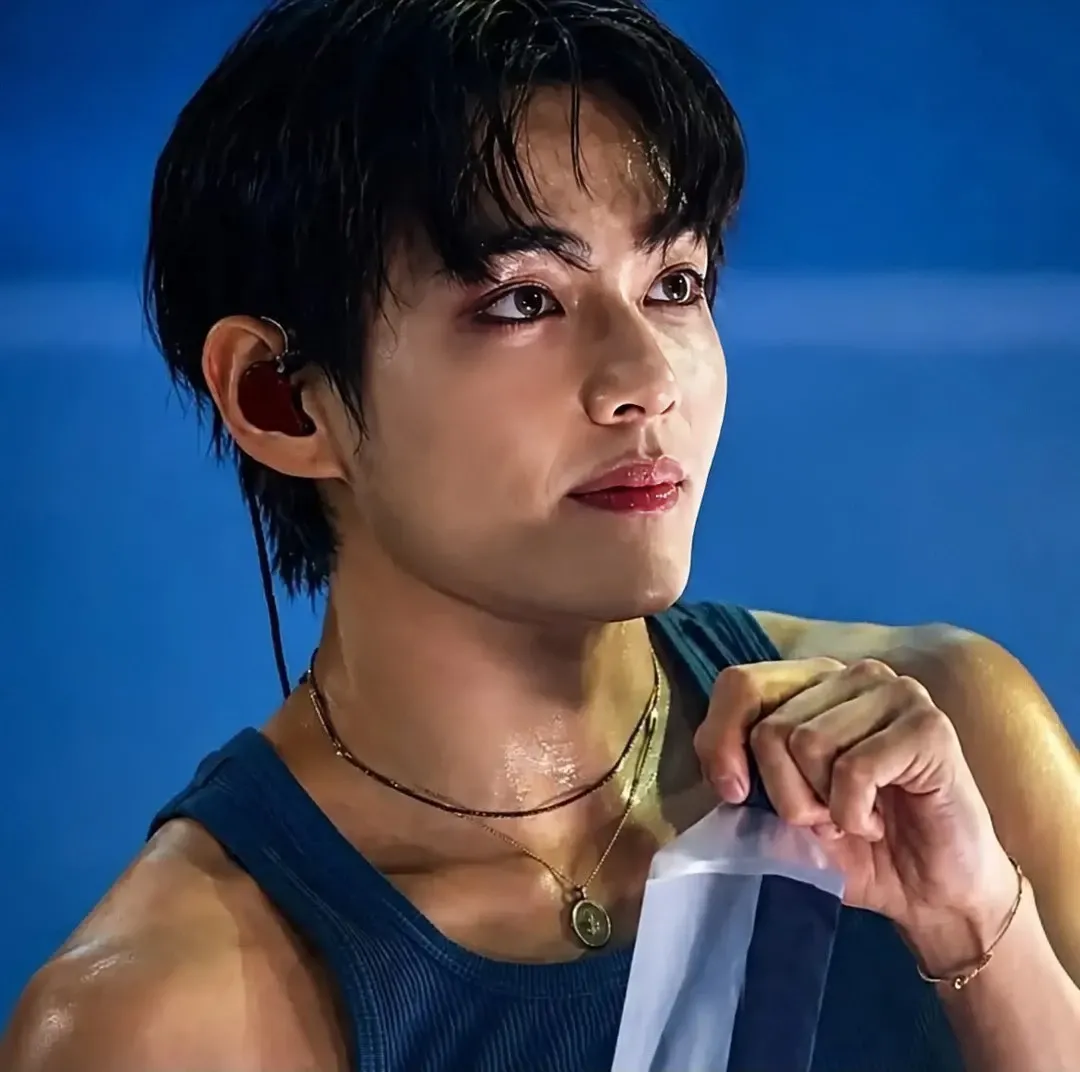 Recent activity shot of Kim Taehyung (V)