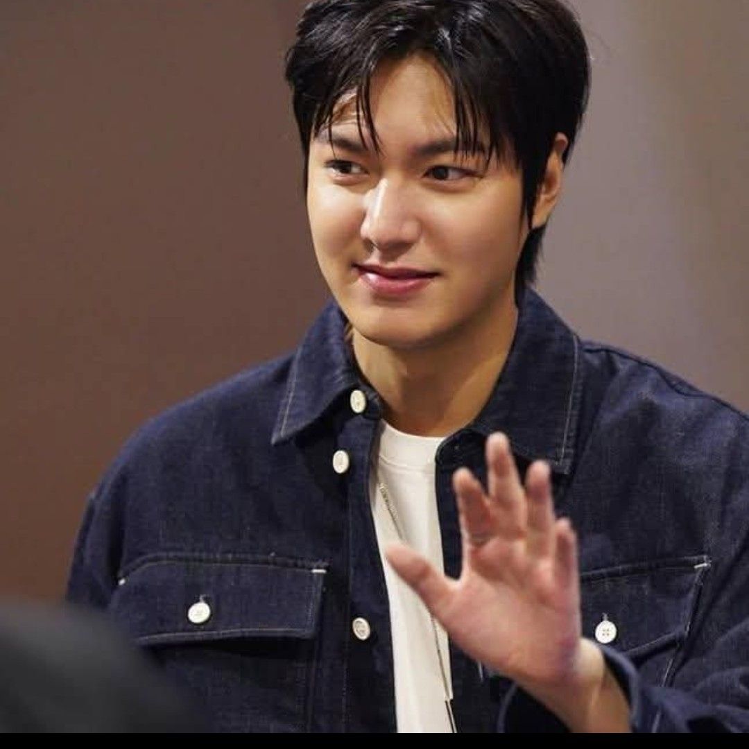 イ・ミンホの最近の活動ショット