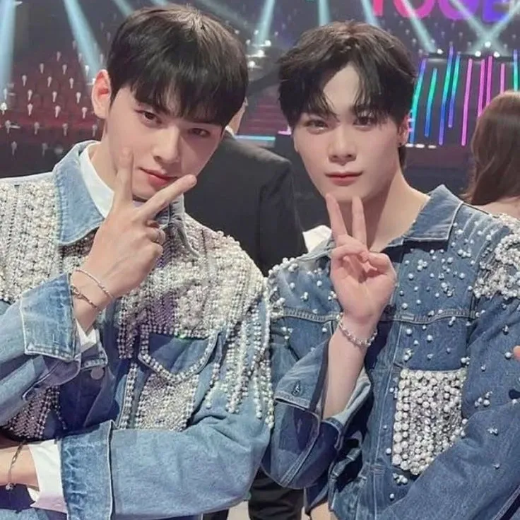 Behind-the-scenes cut of Cha Eunwoo