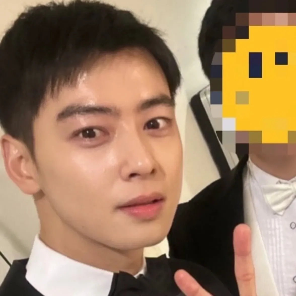 Behind-the-scenes cut of Cha Eunwoo