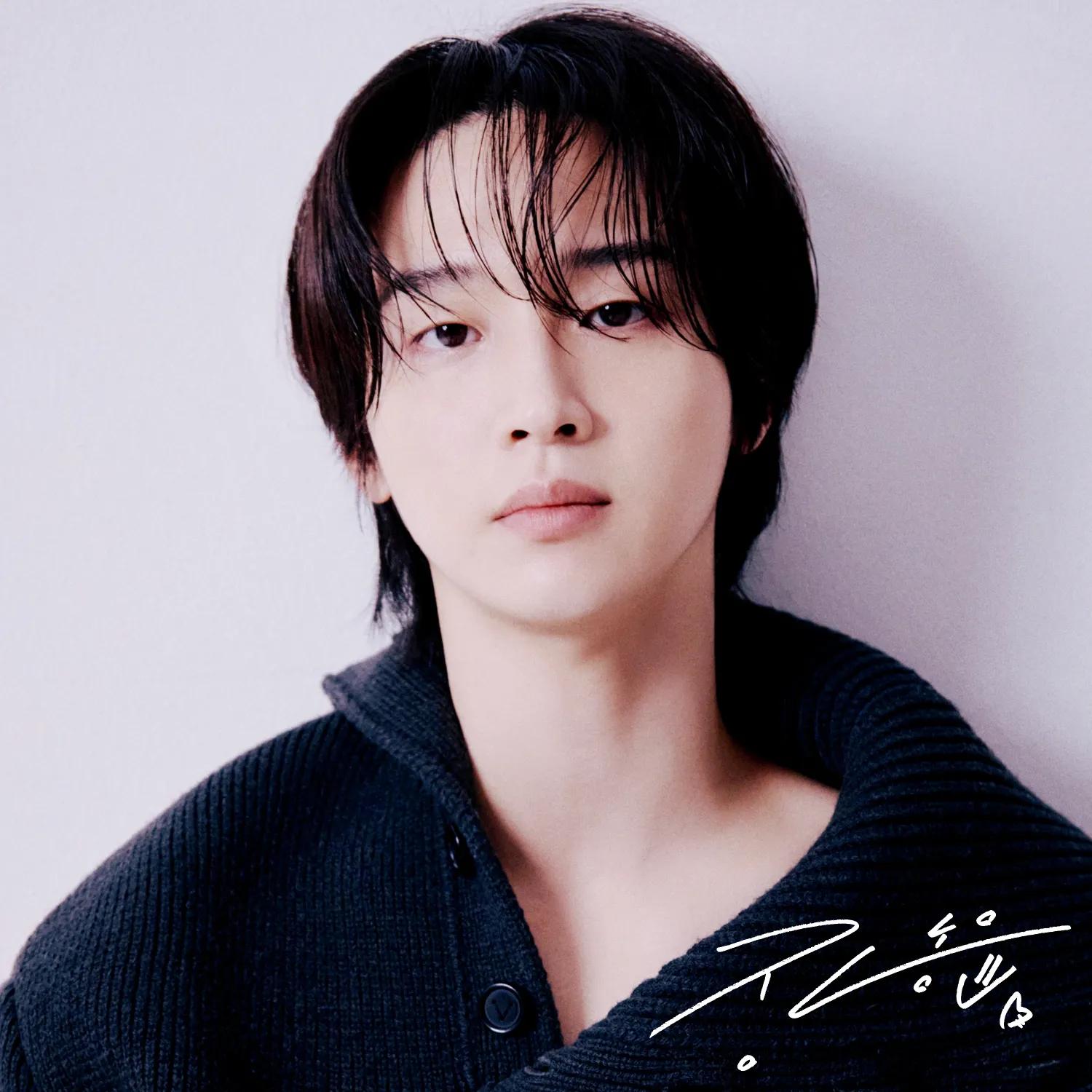 Behind-the-scenes cut of Jang Dongyoon