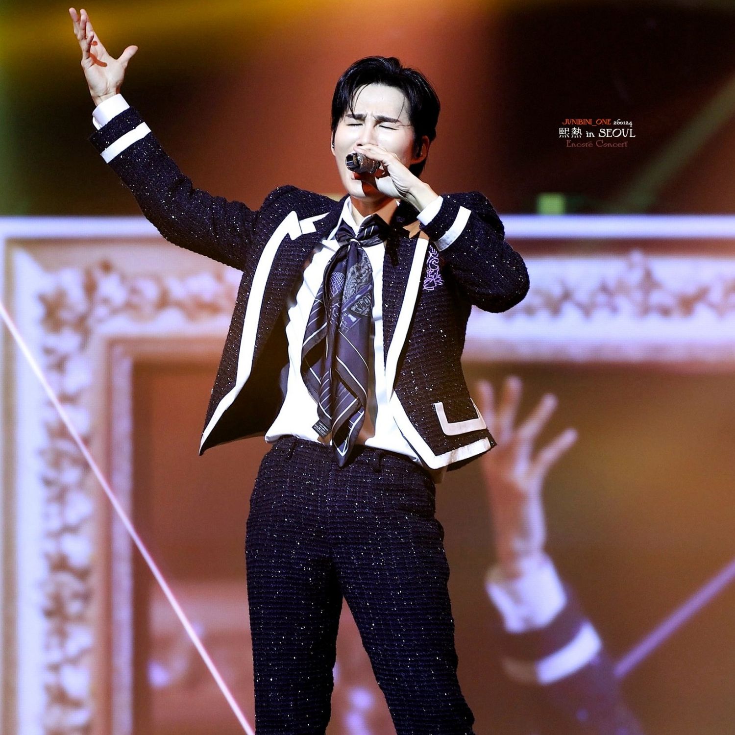 粉丝拍下的金熙栽瞬间