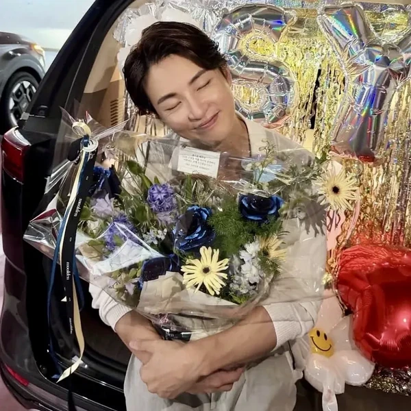 Representative photo of Yoon Shiyoon showing their charm