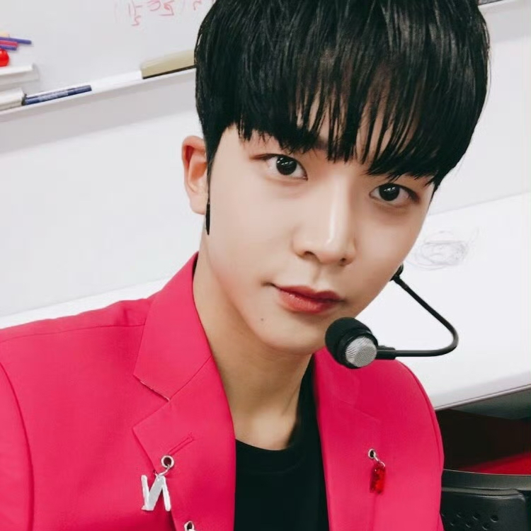 Foto terbaru dari Rowoon
