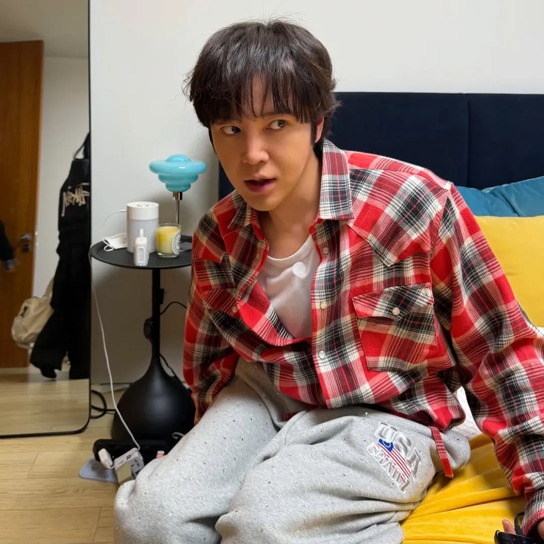 Recent activity shot of Jang Geunsuk