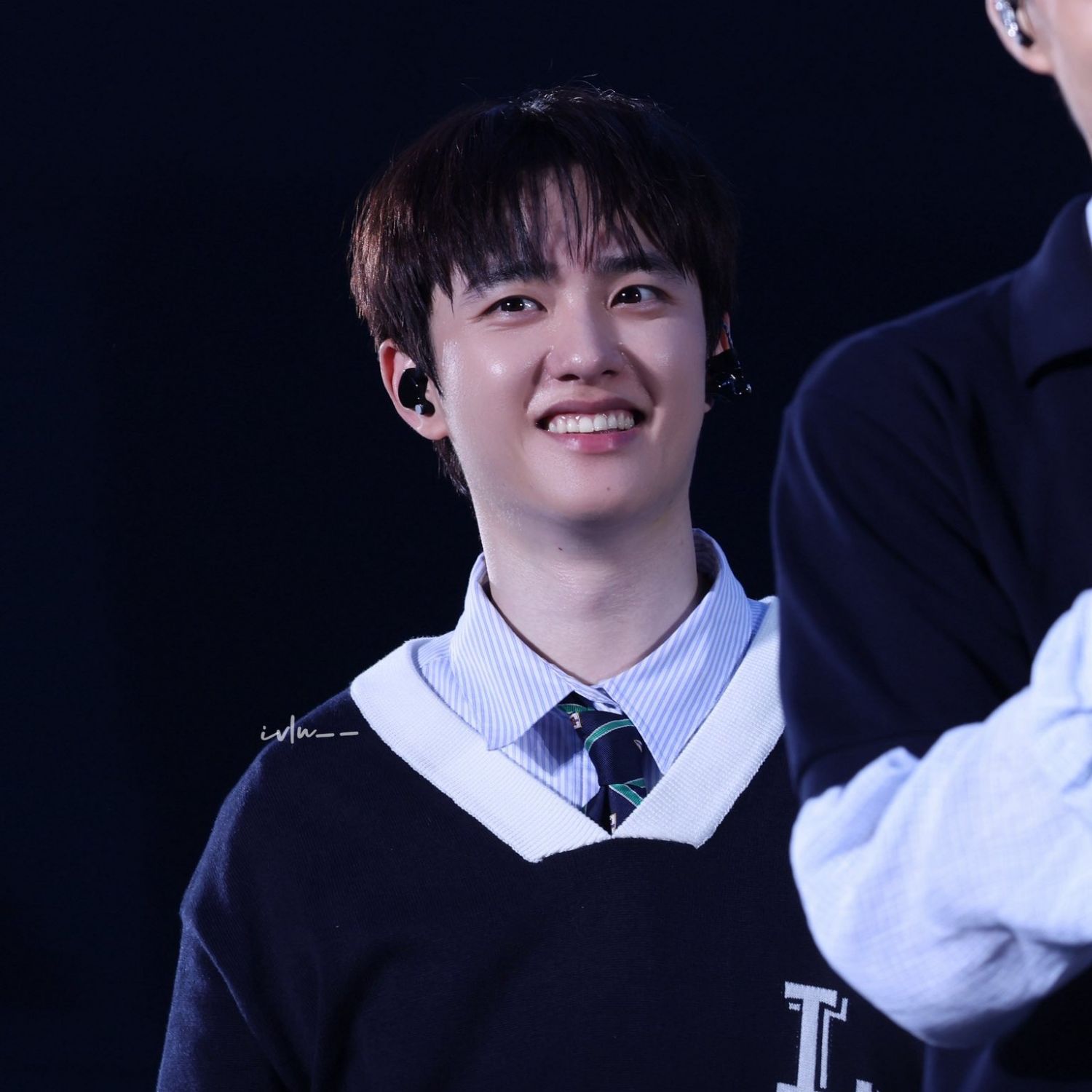 Cuplikan di balik layar dari Doh Kyungsoo (D.O.)