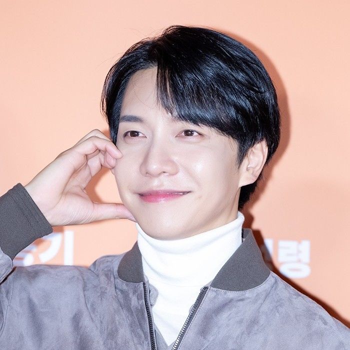 イ・スンギの最近の活動ショット