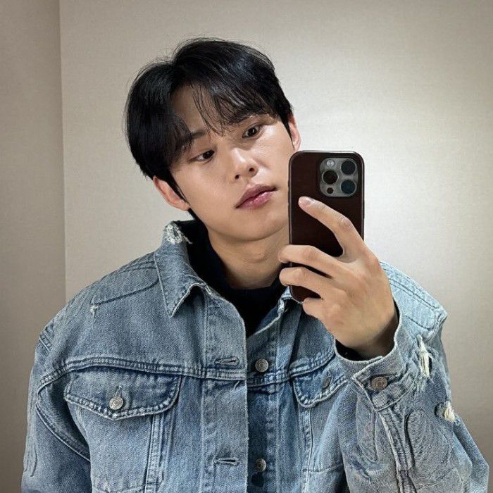 Recent activity shot of Kim Sungcheol