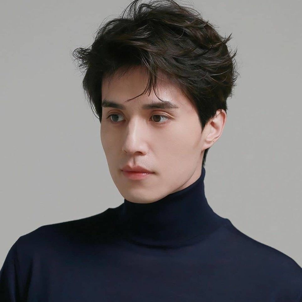 Recent activity shot of Lee Dongwook