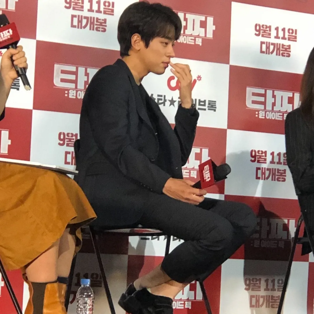 A moment captured by a fan of Park Jeongmin