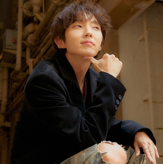 Behind-the-scenes cut of Lee Joongi