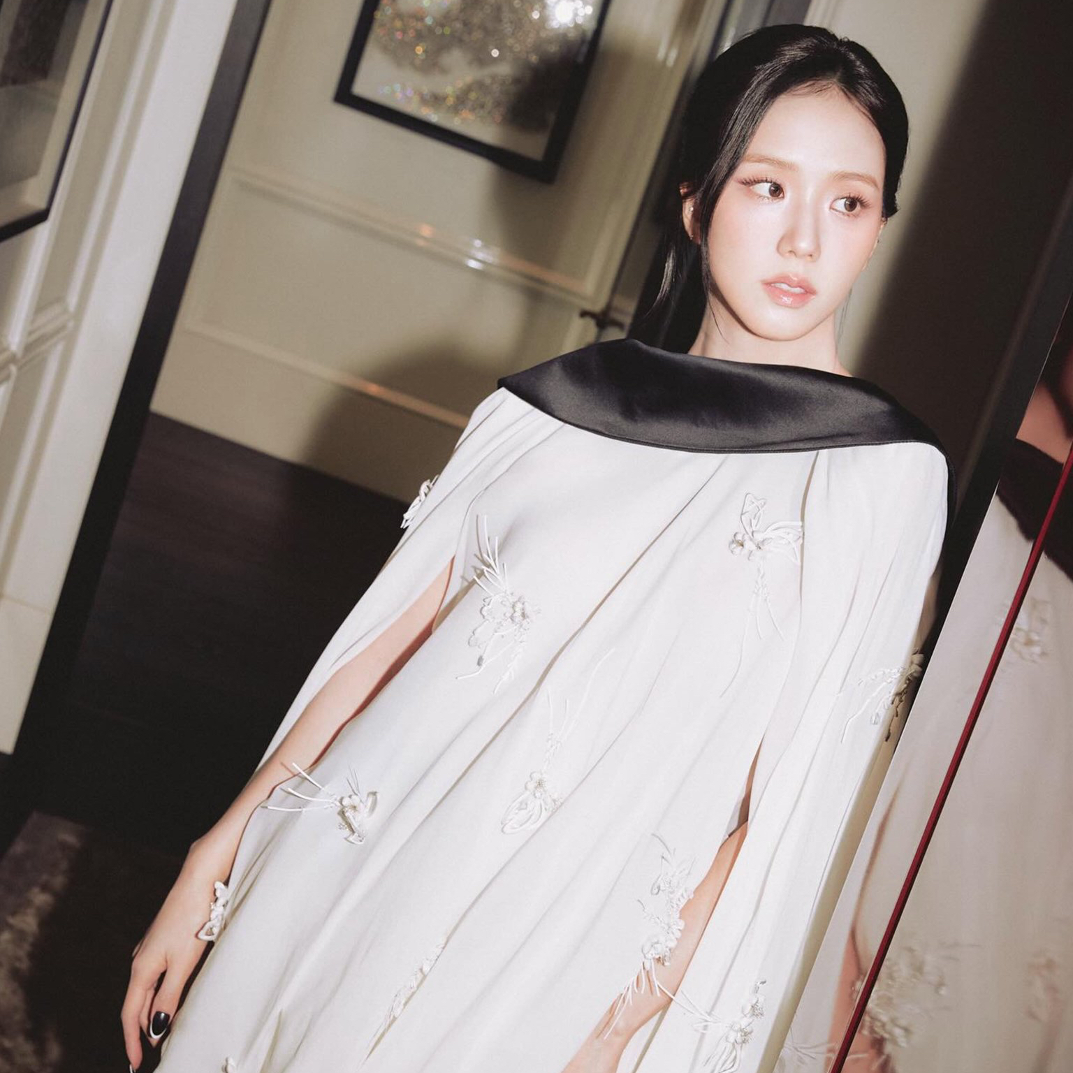 Behind-the-scenes cut of Jisoo (1995)
