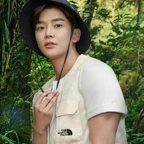 粉丝拍下的路云瞬间