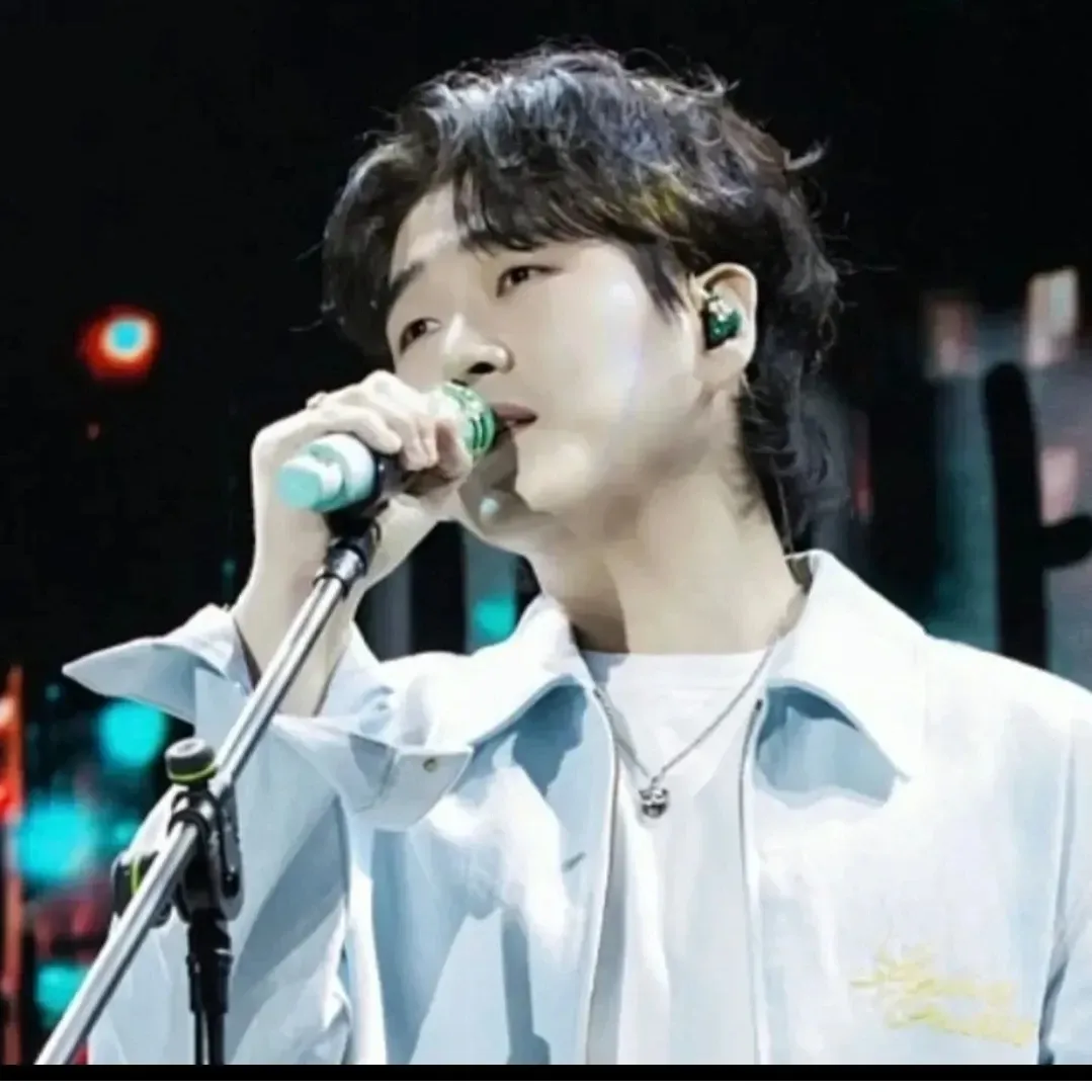 Behind-the-scenes cut of Hwang Youngwoong