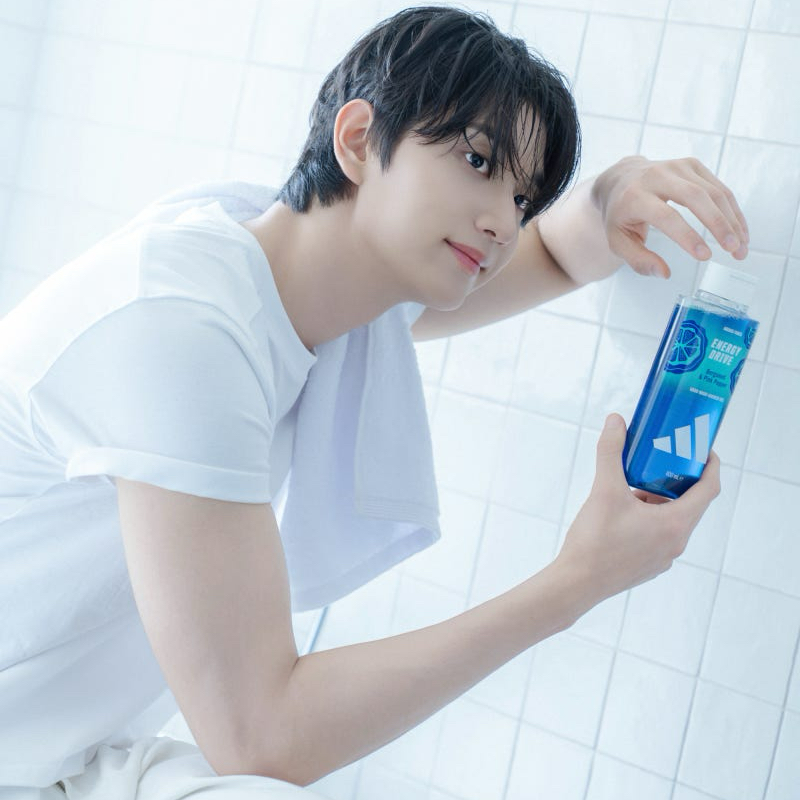 A moment captured by a fan of Kim Jaewon