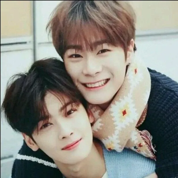 Behind-the-scenes cut of Cha Eunwoo