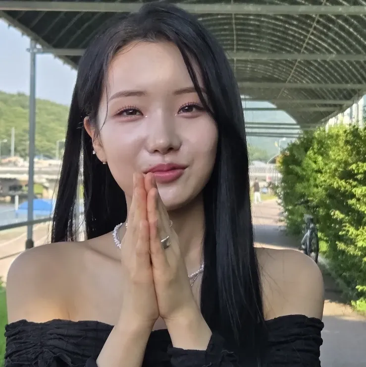 A moment captured by a fan of Kim Soyeon (2004)