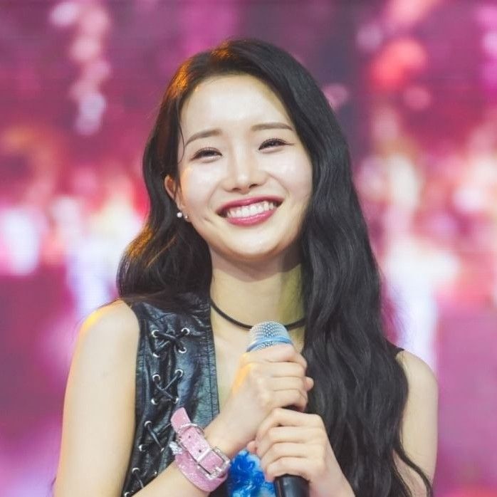 A moment captured by a fan of Kim Soyeon (2004)