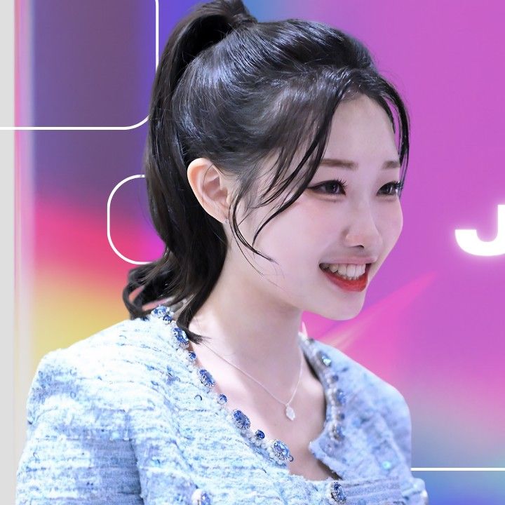 오늘 가장 핫한 셀럽 커뮤니티 피드
