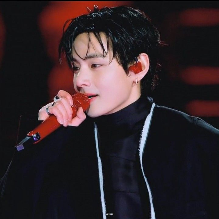 김태형 (뷔) 최근 활동샷