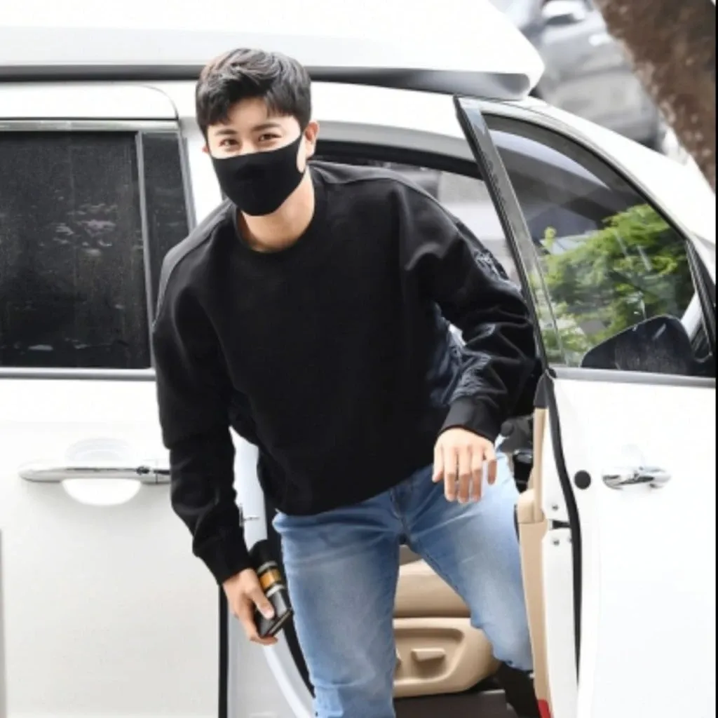Behind-the-scenes cut of Jin Haesung
